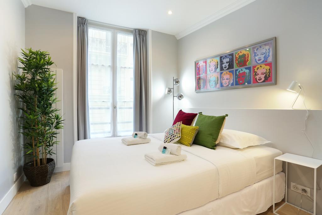 Rent A Room - Residence Blanche Paris Exterior photo