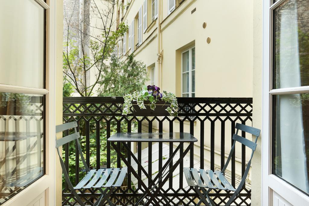Rent A Room - Residence Blanche Paris Exterior photo