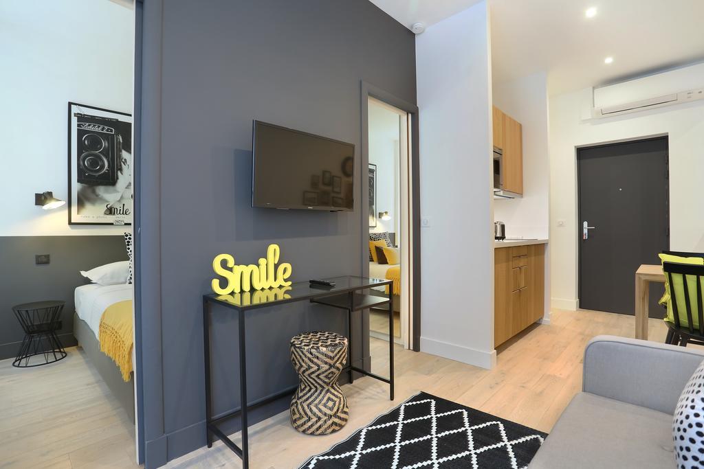 Rent A Room - Residence Blanche Paris Exterior photo