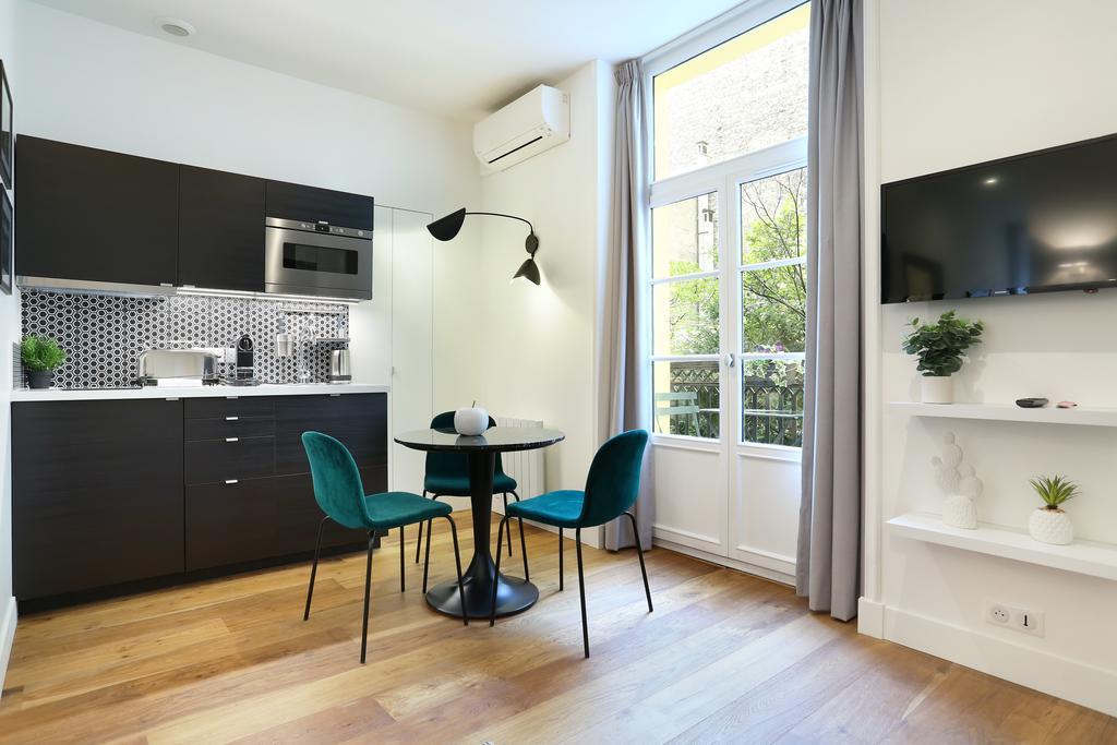 Rent A Room - Residence Blanche Paris Exterior photo